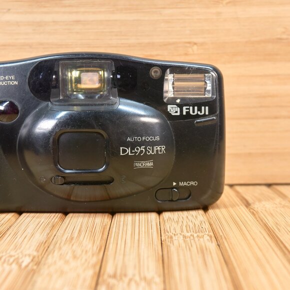 Vintage Fujifilm DL-95 Super, Point and Shoot Film Camera - Picture 2 of 7